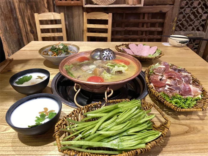 麗江美食攻略：”會(huì)吃的麗江人，一天都吃了什么？