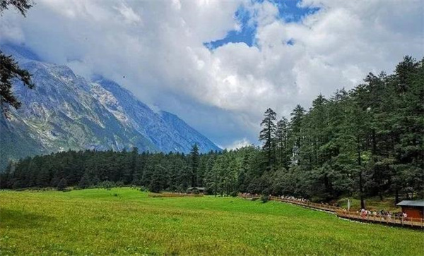 麗江徒步路線推薦：玉龍雪山徒步攻略，麗江戶外團(tuán)建的最佳選擇