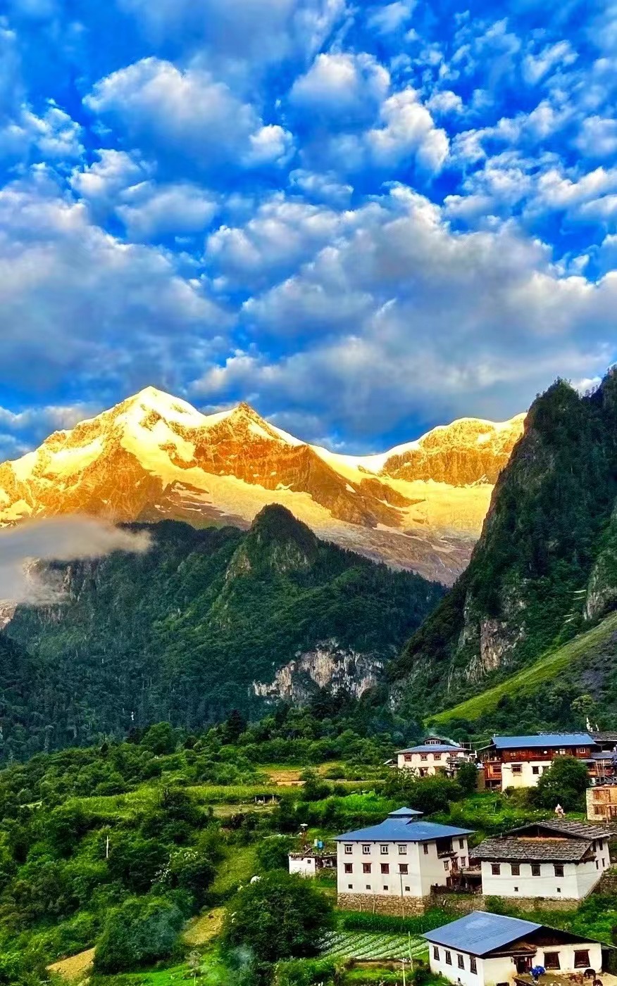 跟著麗江小編一起游云南：走進雨崩，徒步探尋云南深藏的絕美天堂！